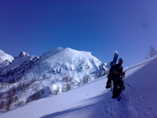 paolo con la rocca delle sommette alle spalle