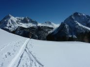 arrivo al col des accles.....sullo sfondo la discesa dal trois freres mineurs