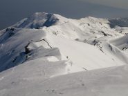 Rifugio e Briic Paglie sullo sfondo, visti quasi dalla vetta del Mombarone