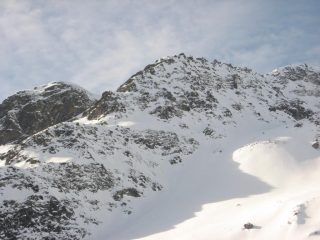 passaggio sopra la barra di roccia per accedere al canalone