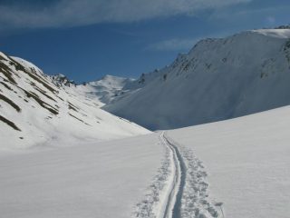 Il ripido pendio di salita sulla dx
