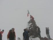 Piazzando la bandiera sul pilone