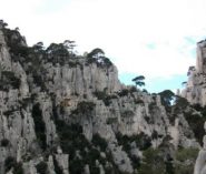 il trou de canon (la piccola finestrella al centro) con sopra a sx il pino di calata per il rientro