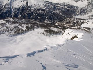 La scarpata che si costeggia salendo al Pizzo Troggi