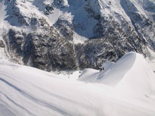 Panorama da Pizzo Troggi (2309 m) sul versante verso il lago di Agaro