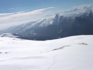 in lontananza il Birrone con un distacco da paura