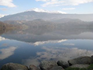 Dal Lago Sirio, sguardo verso il Mombarone 