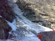 una delle slavine lungo la strada