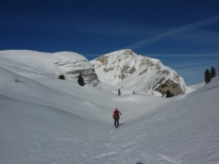 Appare la croda con l'imponente spalla