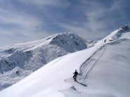 La parte iniziale delle cresta dall'anticima a cima Palit. Sullo sfondo il Gran Munt.