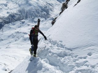 ed uscire poco a Sud della vetta