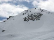 La cima con le tracce delle discese dirette