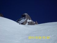 Il Pic fa capolino, sul ripido pendio poco sopra le grange