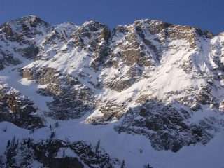 brilla nel mattino, visto dal basso