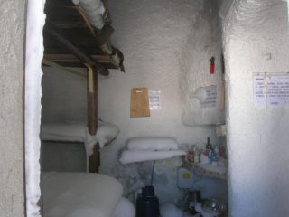 Il bivacco del Robinet grazie a chi non ha chiuso la porta