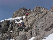 Gli amici iniziano il tratto alpinistico