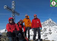 Un gruppo Evergreen in vetta