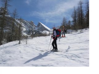 Franco e Erica ammirano le eleganti linee del Pic delle Sagneres o Rocca Gialeo
