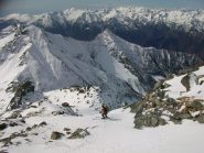 il primo tratto di discesa sulla cresta 