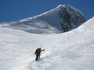 Dopo il colle, ultimi metri sotto la cima