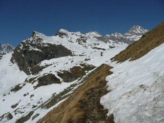 La mulattiera parzialmente innevata