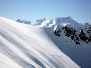 Sullo sfondo il Gelas