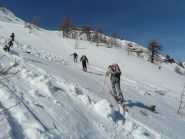 Sui ripidi pendii verso le casermette 