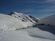 Sullo sfondo Gorgia Cagna