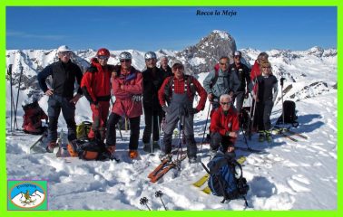 Gruppo Evergreen,sullo sfondo Rocca la Meja