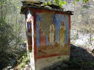 Uno dei numerosi piloni votivi