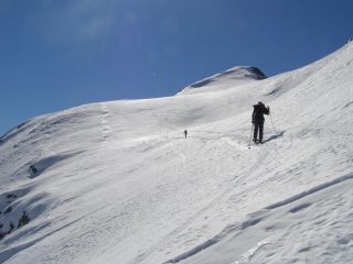 Pendio sospeso sulla barra rocciosa