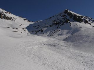 pendio di salita in ombra