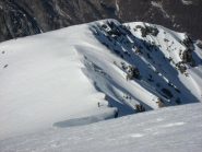 dalla punta guardando il colletto