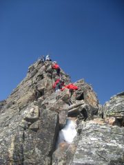 affollata anche la cresta...