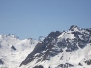 04 - sullo sfondo sbucano Pelvoux e Barre des Ecrins, a destra la Crete du Queyrellin