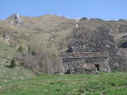 Arrivo all'Alpe Boses, in alto il Bec di Nona
