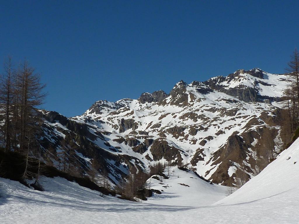 salendo verso Pianboglio, a dx il passo d'Arbola