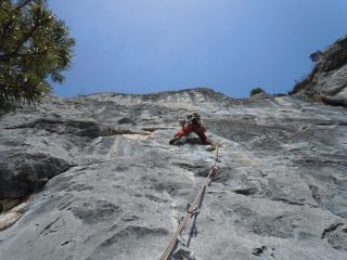 Anna su L5 di Les Tropiques (6b+)