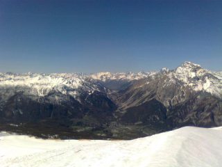02 - Neve in alto, prati verdi a Sansicario e Cesana