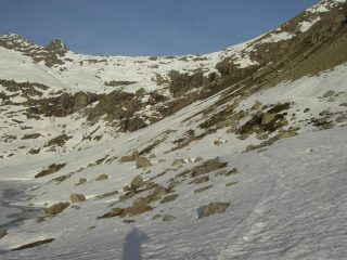 4.Tratto di accesso ai pendii superiori,parti di sentiero scoperti.