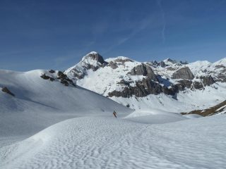 Discesa su neve dura verso la val Ellero