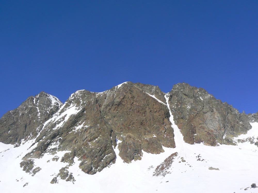 Malinvern la parete sud solcata dai due canali