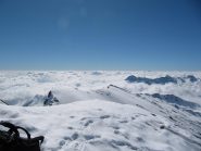 vista del mare di nuvole dalla vetta