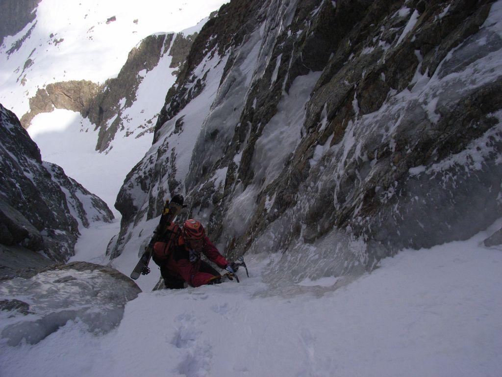 Diego in salita sulla cascata della Forcella