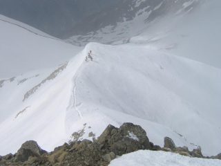 crestina nevosa sotto l'anticima