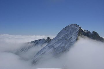M. Servin sopra le nubi visto dalla cima