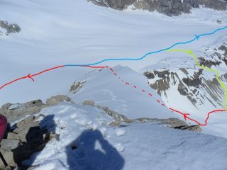 in rosso la salita in verde una variante in blu la discesa