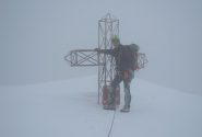 Renzo:croce e nebbia di vetta