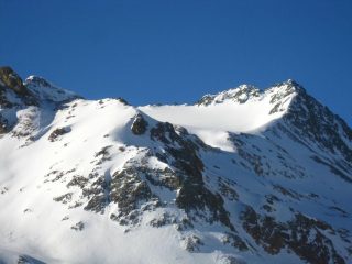 Il Piz Surgonda (a sn) dalla Capanna Jenatsch