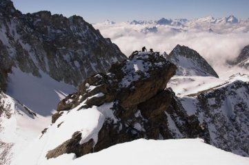 l'anticima della Trouma vista dalla vetta (17-4-2011)
